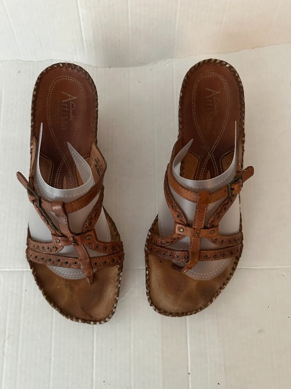 Clarks Artisan Collection women’s brown leather strappy sandals, Size 9.